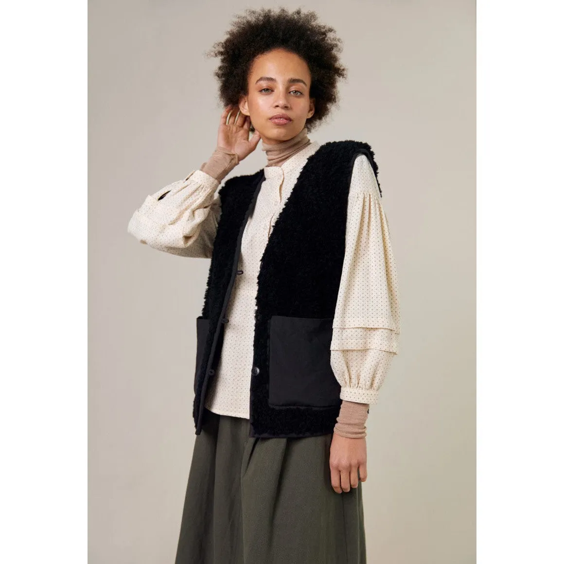 Sideline - Spin reversible vest - black shearling